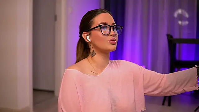 Snapshot of AryaDeluna chatting on 26, 11, 2025 AryaDeluna online show from 26, 11, 2025