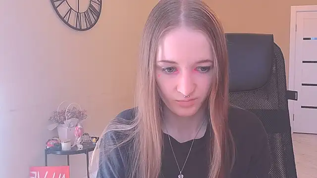 KateKayer online show from 4, 10, 2025