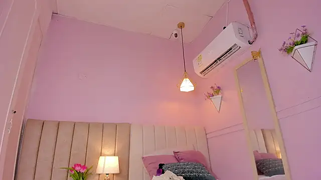 Snapshot of _lucia_18 chatting on 25, 10, 2025 lucia 18 online show from 25, 10, 2025