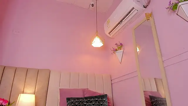 Snapshot of _lucia_18 chatting on 29, 10, 2025 lucia 18 online show from 29, 10, 2025