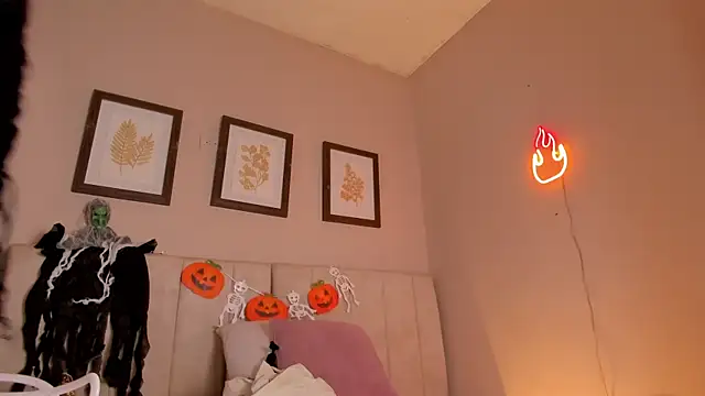 Snapshot of _lucia_18 chatting on 31, 10, 2025 lucia 18 online show from 31, 10, 2025