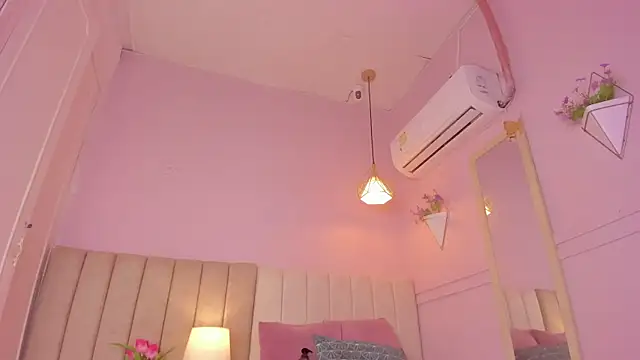 Snapshot of _lucia_18 chatting on 5, 11, 2025 lucia 18 online show from 5, 11, 2025