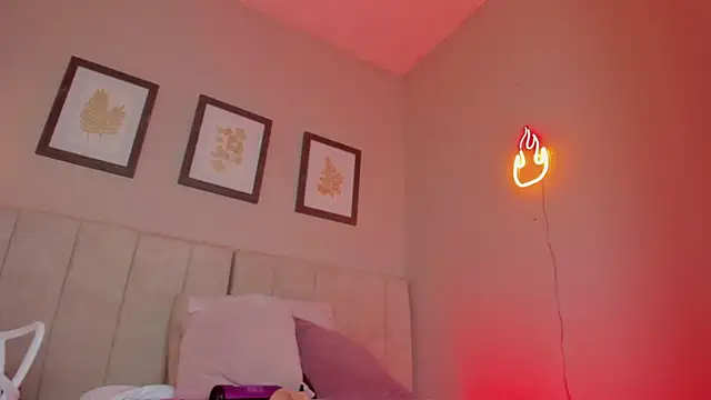 Snapshot of _lucia_18 chatting on 26, 11, 2025 lucia 18 online show from 26, 11, 2025