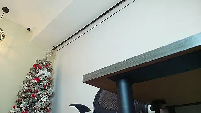 Snapshot of _Victoria_Collins chatting on 18, 12, 2025 Victoria Collins online show from 18, 12, 2025