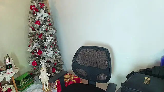 Snapshot of _Victoria_Collins chatting on 20, 12, 2025 Victoria Collins online show from 20, 12, 2025