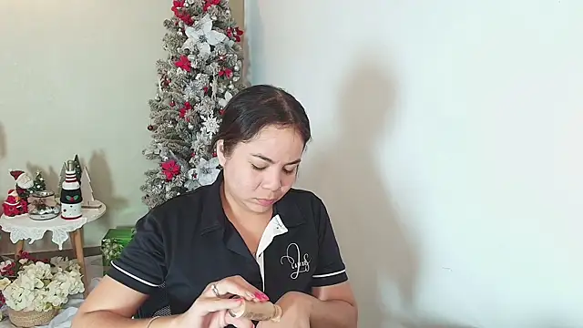 Snapshot of _Victoria_Collins chatting on 23, 12, 2025 Victoria Collins online show from 23, 12, 2025