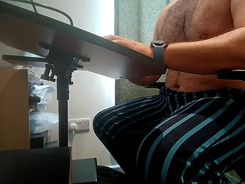 Snapshot of CloudyMuscleBeefy chatting on 9, 10, 2025 CloudyMuscleBeefy online show from 9, 10, 2025