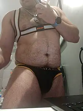 Snapshot of CloudyMuscleBeefy chatting on 18, 11, 2025 CloudyMuscleBeefy online show from 18, 11, 2025