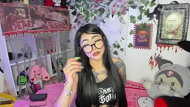 Snapshot of sarahminage_ chatting on 23, 10, 2025 sarahminage online show from 23, 10, 2025