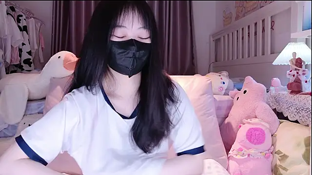 love-uiui online show from 17, 11, 2025