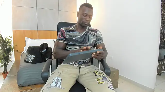 Snapshot of MarcusBlack_ chatting on 11, 9, 2025 MarcusBlack online show from 11, 9, 2025