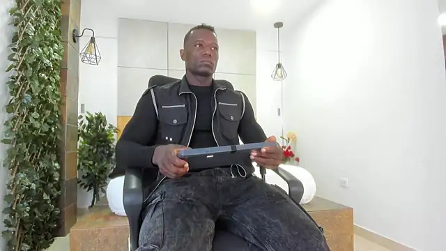 Snapshot of MarcusBlack_ chatting on 4, 10, 2025 MarcusBlack online show from 4, 10, 2025