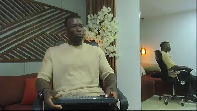 Snapshot of MarcusBlack_ chatting on 6, 10, 2025 MarcusBlack online show from 6, 10, 2025