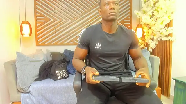 Snapshot of MarcusBlack_ chatting on 8, 10, 2025 MarcusBlack online show from 8, 10, 2025