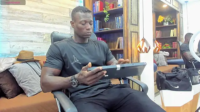 Snapshot of MarcusBlack_ chatting on 26, 11, 2025 MarcusBlack online show from 26, 11, 2025