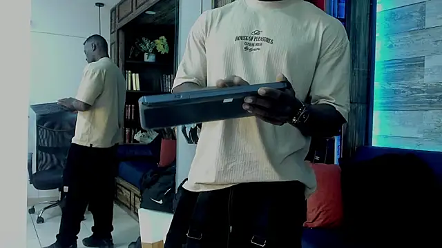 Snapshot of MarcusBlack_ chatting on 28, 11, 2025 MarcusBlack online show from 28, 11, 2025