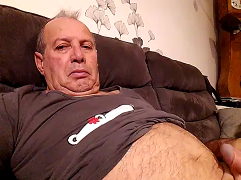 Snapshot of Vince072 chatting on 7, 11, 2025 Vince072 online show from 7, 11, 2025