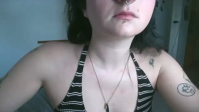 Snapshot of Violett3333 chatting on 23, 10, 2025 Violett3333 online show from 23, 10, 2025