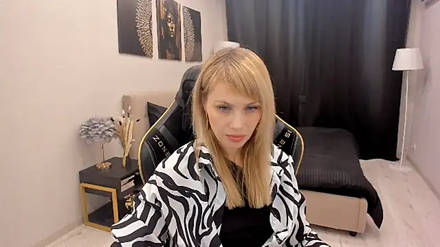 Snapshot of LindaSandy_1 chatting on 25, 11, 2025 LindaSandy 1 online show from 25, 11, 2025