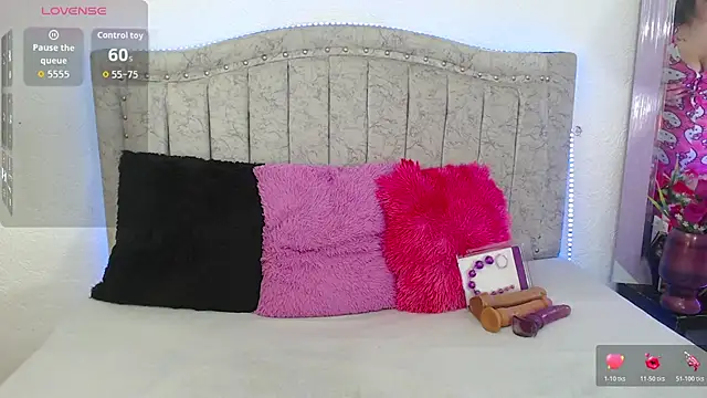 Snapshot of jazminslut chatting on 4, 11, 2025 jazminslut online show from 4, 11, 2025