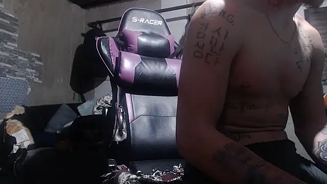 Snapshot of mastertrap chatting on 27, 11, 2025 mastertrap online show from 27, 11, 2025