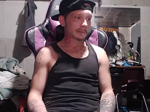 Snapshot of mastertrap chatting on 29, 11, 2025 mastertrap online show from 29, 11, 2025