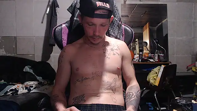 Snapshot of mastertrap chatting on 1, 12, 2025 mastertrap online show from 1, 12, 2025