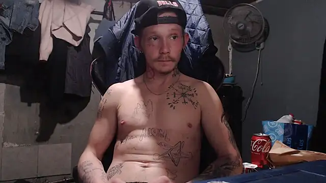 Snapshot of mastertrap chatting on 16, 12, 2025 mastertrap online show from 16, 12, 2025