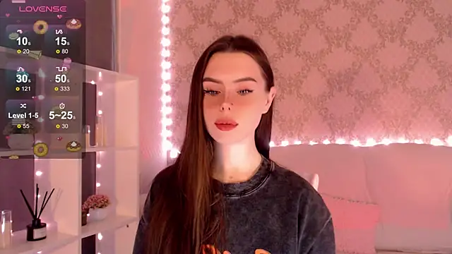 Snapshot of HolyMiax chatting on 16, 9, 2025 HolyMiax online show from 16, 9, 2025