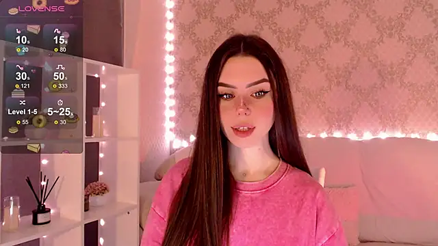 Snapshot of HolyMiax chatting on 5, 10, 2025 HolyMiax online show from 5, 10, 2025