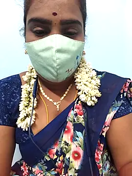 Snapshot of Tamil_riyalini12 chatting on 13, 10, 2025 Tamil riyalini12 online show from 13, 10, 2025