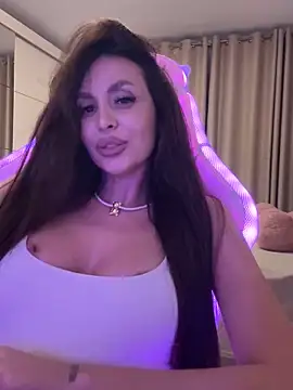 Snapshot of LunaBex chatting on 2, 10, 2025 LunaBex online show from 2, 10, 2025