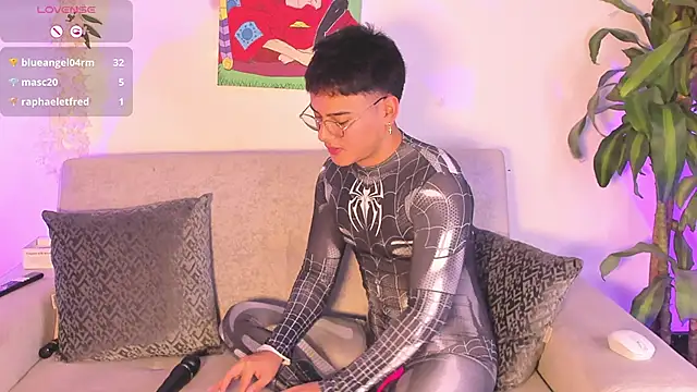 Snapshot of Young_Ben chatting on 17, 11, 2025 Young Ben online show from 17, 11, 2025