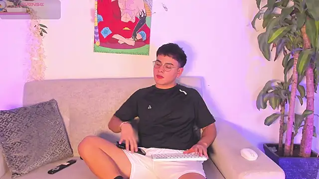 Snapshot of Young_Ben chatting on 26, 11, 2025 Young Ben online show from 26, 11, 2025