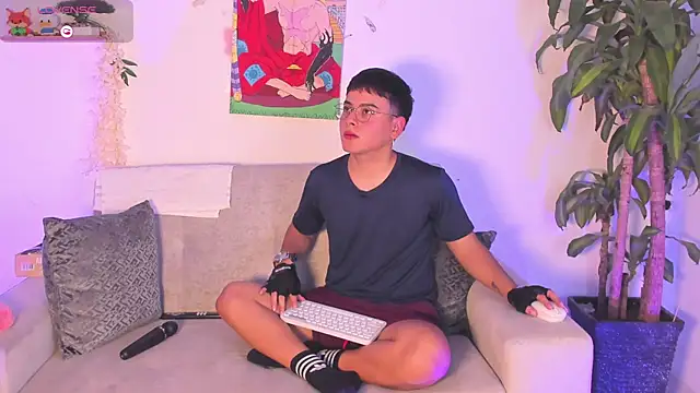 Snapshot of Young_Ben chatting on 28, 11, 2025 Young Ben online show from 28, 11, 2025