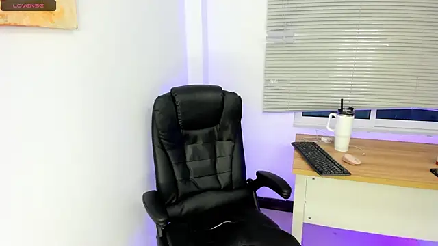 Snapshot of andre_u2 chatting on 9, 11, 2025 andre u2 online show from 9, 11, 2025