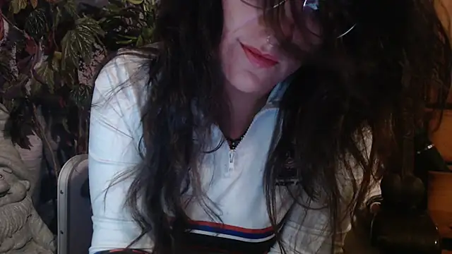 Snapshot of Maite4ever chatting on 10, 11, 2025 Maite4ever online show from 10, 11, 2025