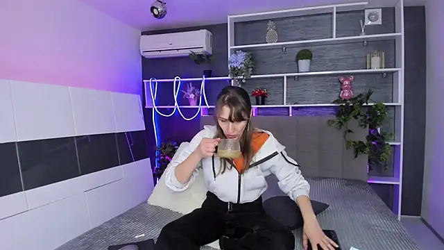 ChristyBrook online show from 11, 4, 2026