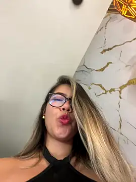 Snapshot of sara_calderon chatting on 9, 9, 2025 sara calderon online show from 9, 9, 2025