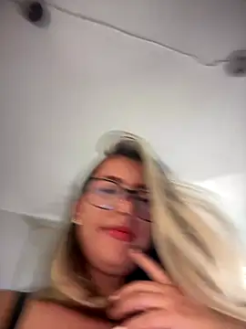 Snapshot of sara_calderon chatting on 13, 9, 2025 sara calderon online show from 13, 9, 2025