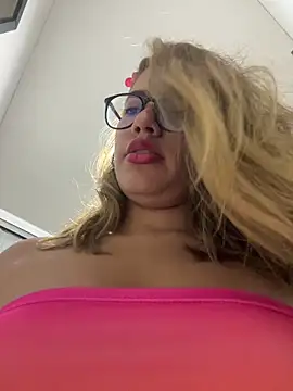 Snapshot of sara_calderon chatting on 26, 9, 2025 sara calderon online show from 26, 9, 2025