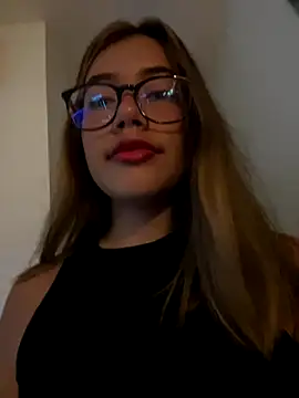 Snapshot of sara_calderon chatting on 8, 10, 2025 sara calderon online show from 8, 10, 2025