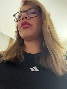 Snapshot of sara_calderon chatting on 9, 10, 2025 sara calderon online show from 9, 10, 2025
