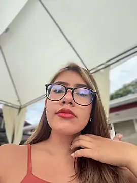 Snapshot of sara_calderon chatting on 14, 10, 2025 sara calderon online show from 14, 10, 2025