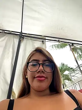 Snapshot of sara_calderon chatting on 16, 10, 2025 sara calderon online show from 16, 10, 2025