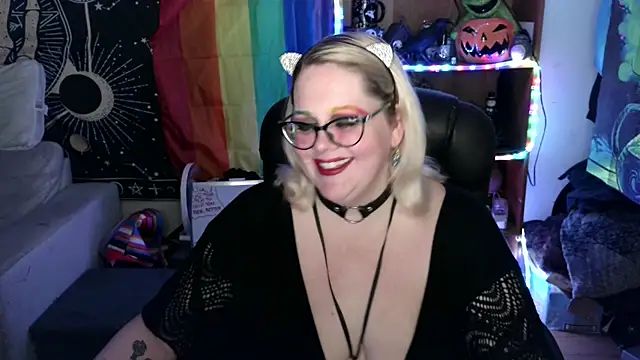 Snapshot of Kinky_Witch chatting on 19, 6, 2026 Kinky Witch online show from 19, 6, 2026