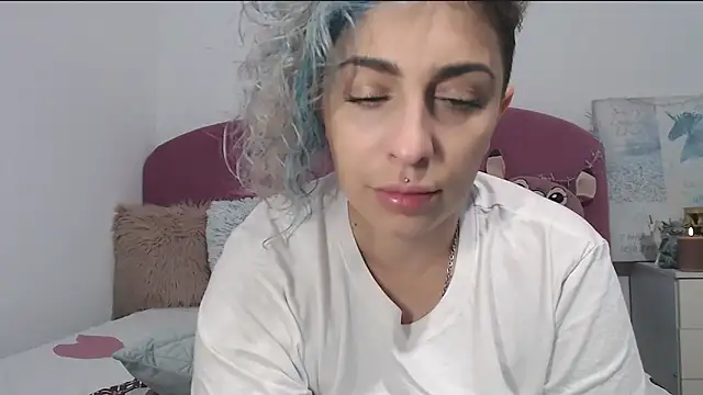 Snapshot of AAARUNY chatting on 12, 10, 2025 AAARUNY online show from 12, 10, 2025