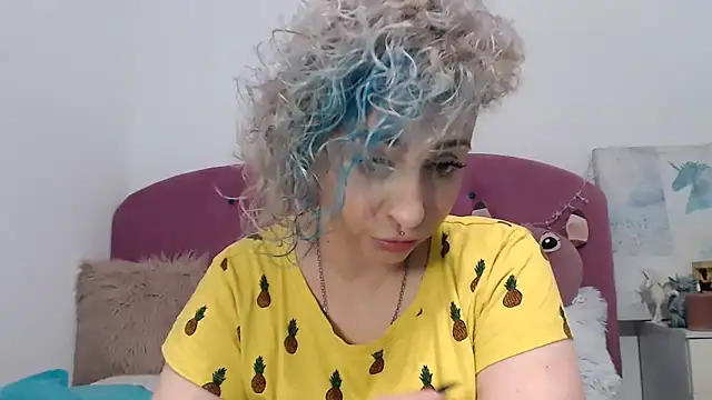 Snapshot of AAARUNY chatting on 14, 10, 2025 AAARUNY online show from 14, 10, 2025