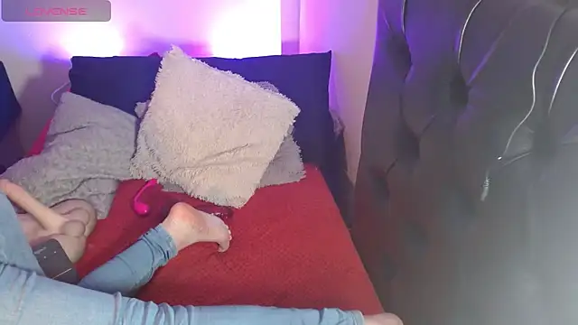 KrystalAdams online show from 25, 9, 2025