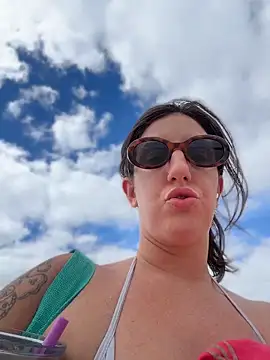 sweetsirenn online show from 15, 4, 2026